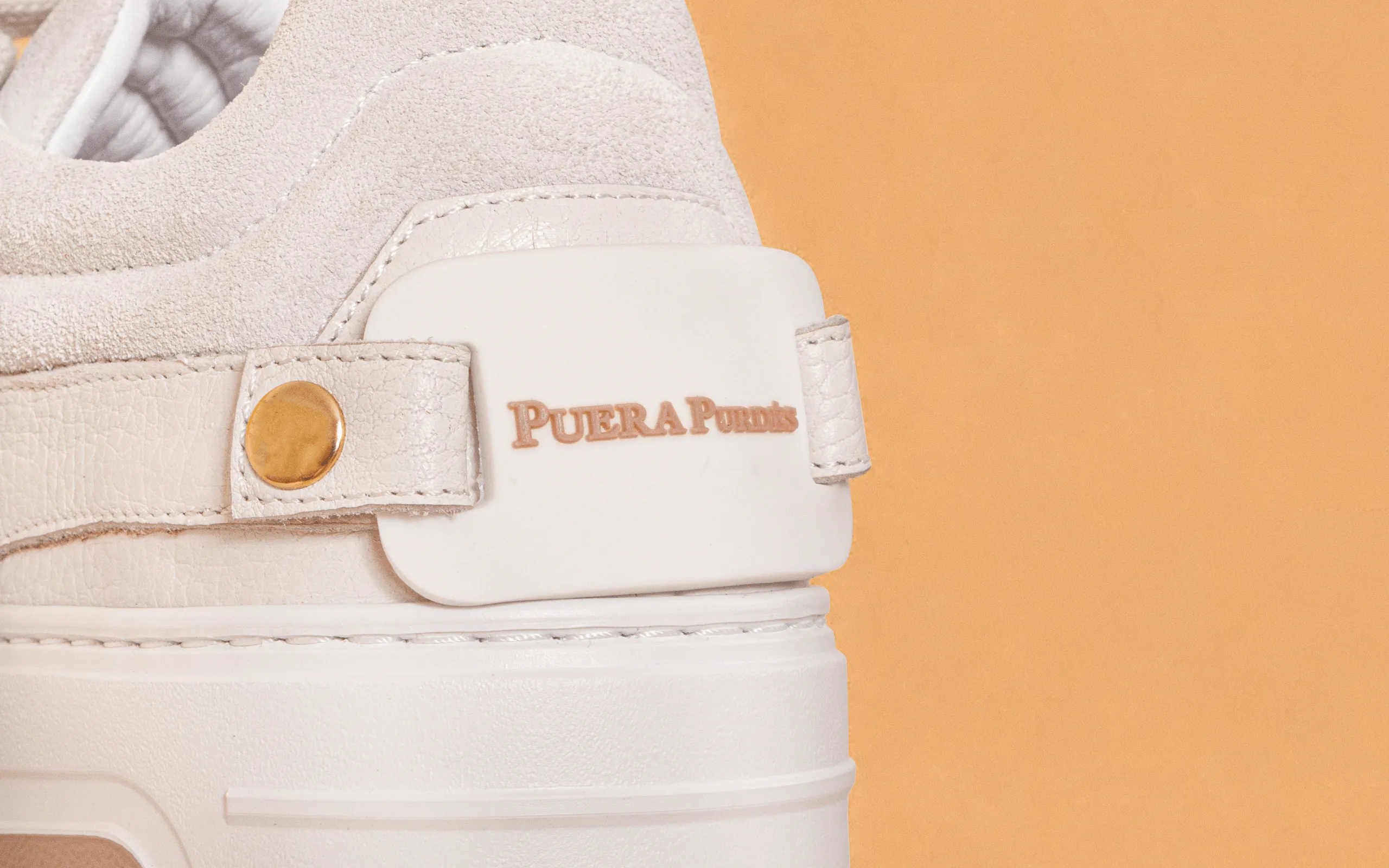 Detail eines Schuhs mit Purde's Prägung
