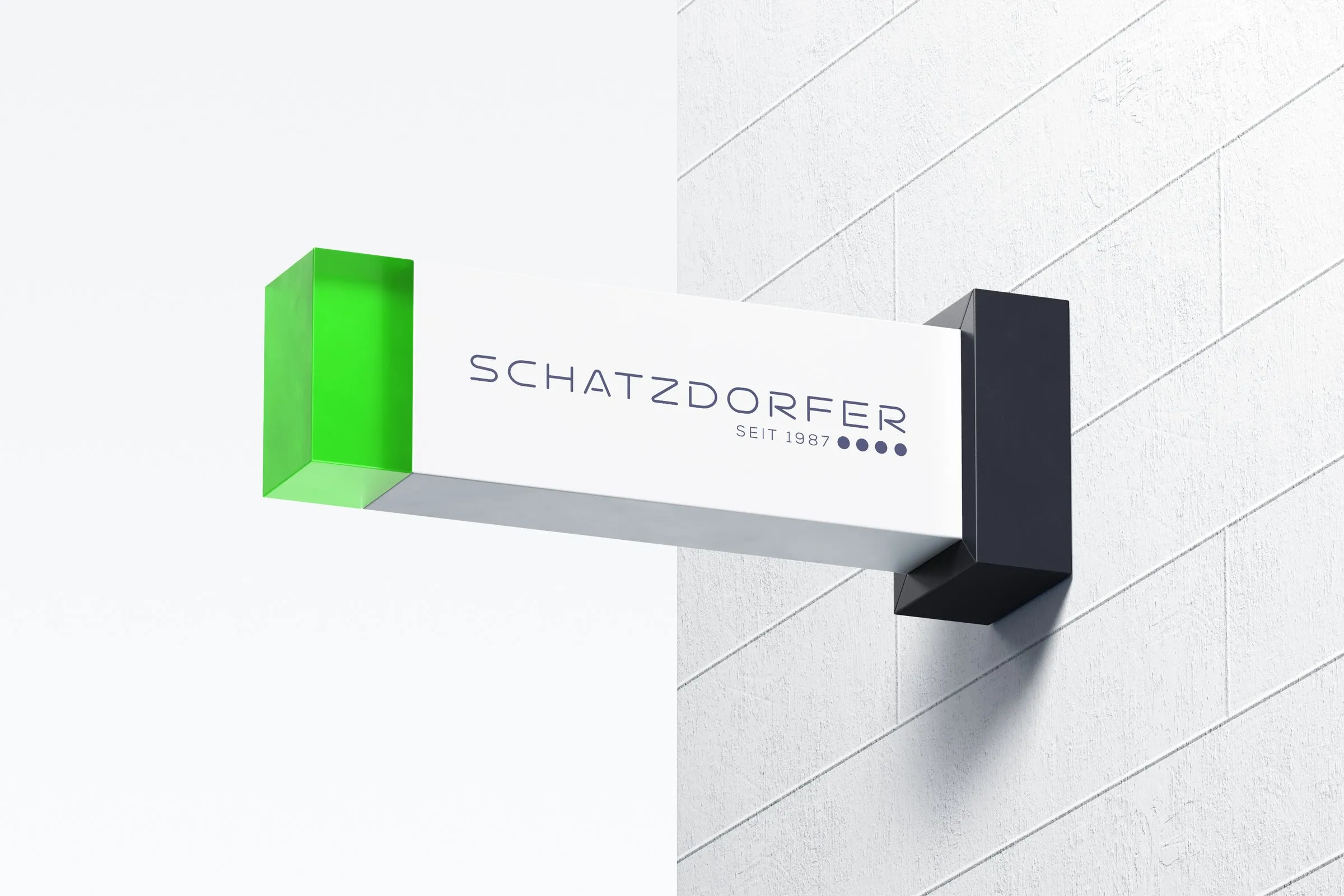 Logoentwurf A auf einem Fassadenschild