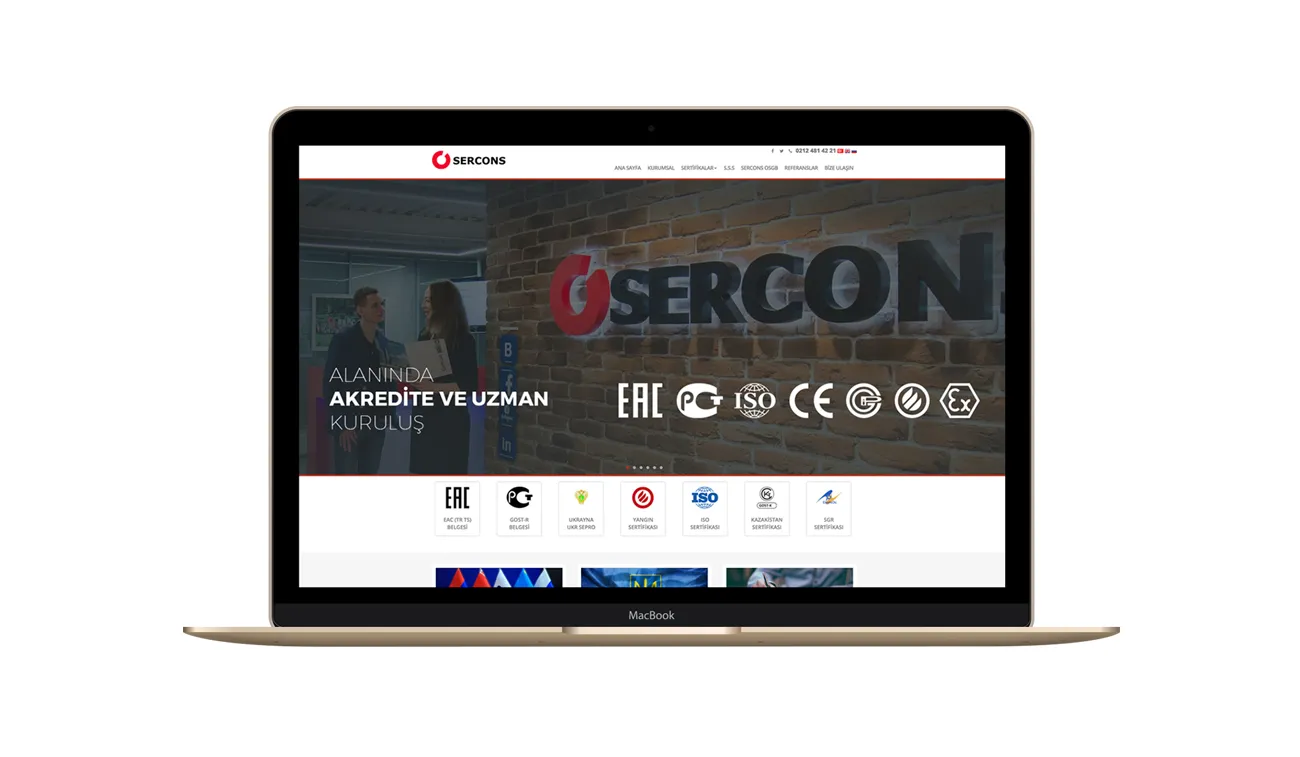 Website von Sercons auf einem Laptop